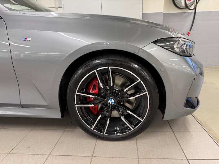 Vehicle image BMW 3 SERIES