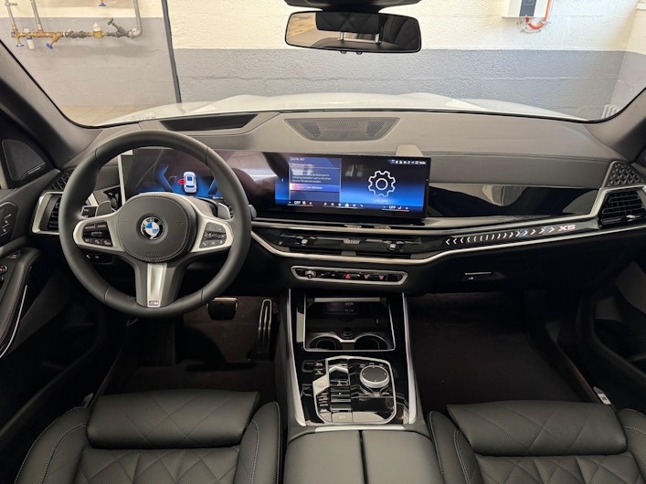 Vehicle image BMW X5