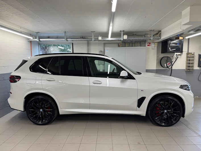 Vehicle image BMW X5