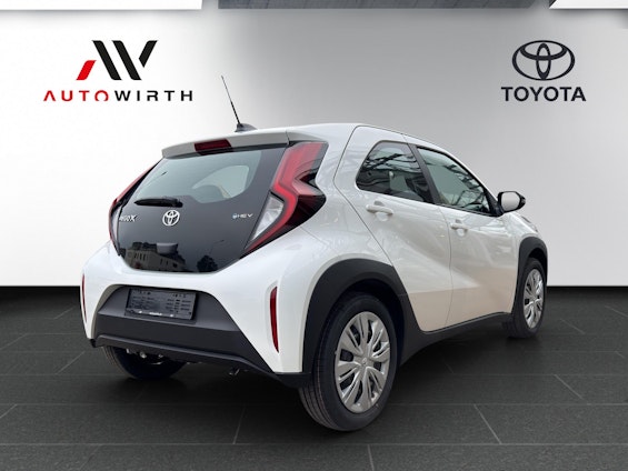 Vehicle image 4 Vehicle image 4