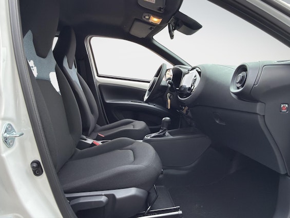 Vehicle image 15 Vehicle image 15