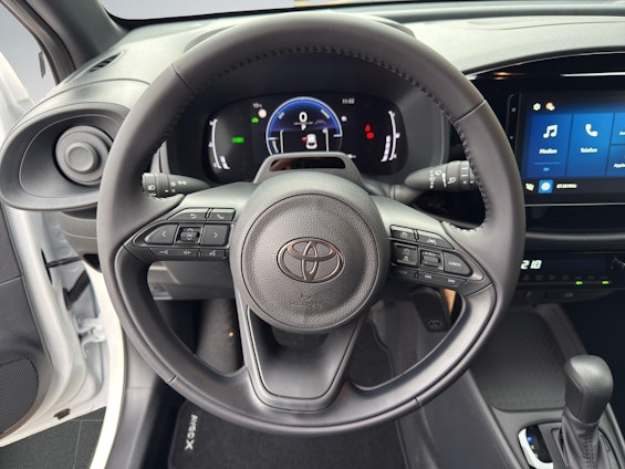 Vehicle image 9 Vehicle image 9