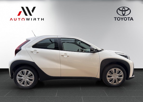 Vehicle image 3 Vehicle image 3