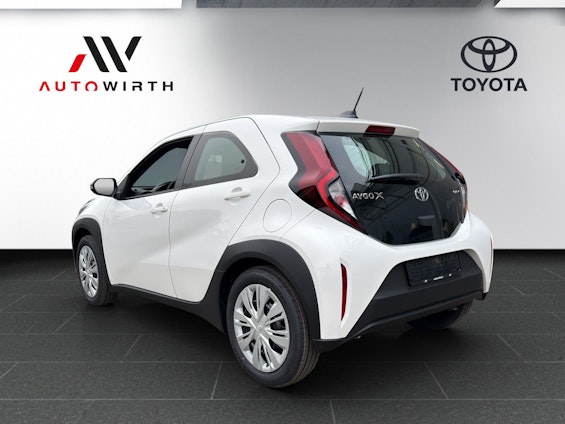 Vehicle image 6 Vehicle image 6