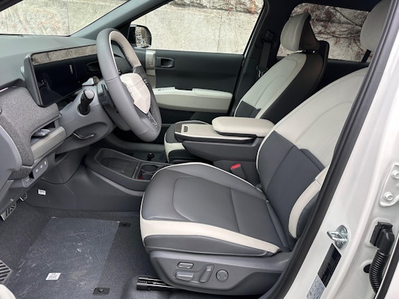 Vehicle image 8 Vehicle image 8