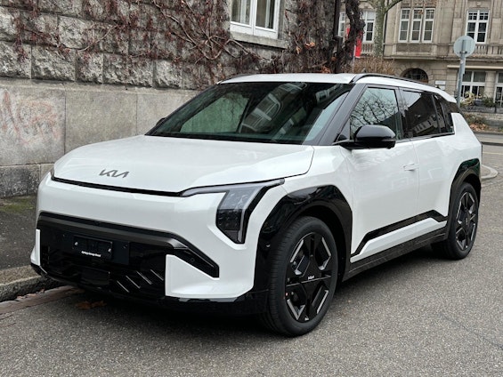 First vehicle image First vehicle image