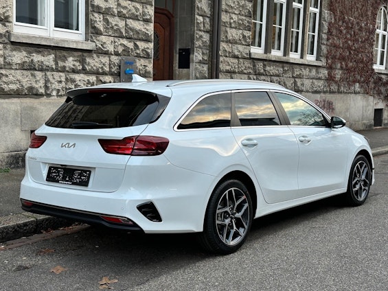 Vehicle image 3 Vehicle image 3