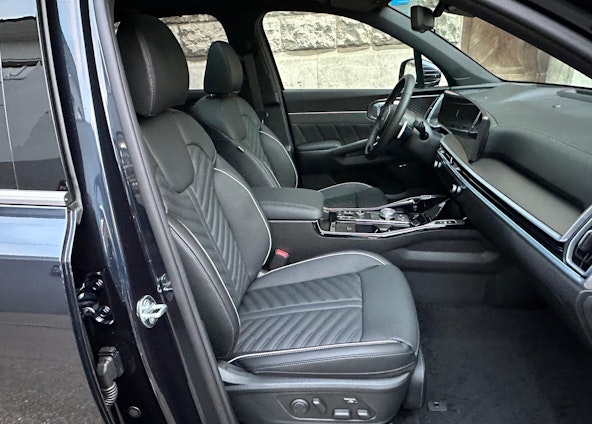 Vehicle image 8 Vehicle image 8