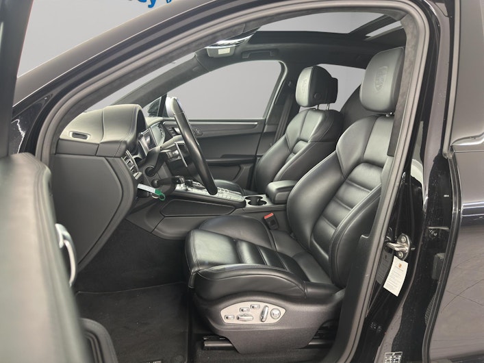 Vehicle image PORSCHE MACAN