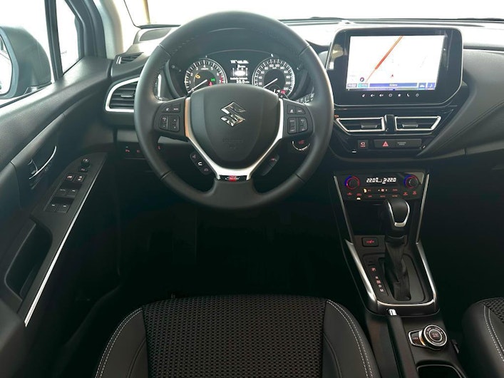 Vehicle image SUZUKI S-CROSS