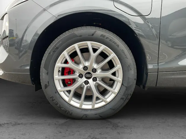 Audi Q3 SUV e-hybrid 200 kW S tronig