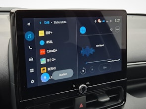 Vehicle image TOYOTA Yaris 1.5 VVT-i HSD Trend