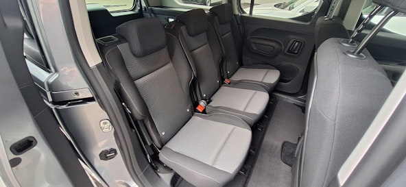 Vehicle image 8 Vehicle image 8