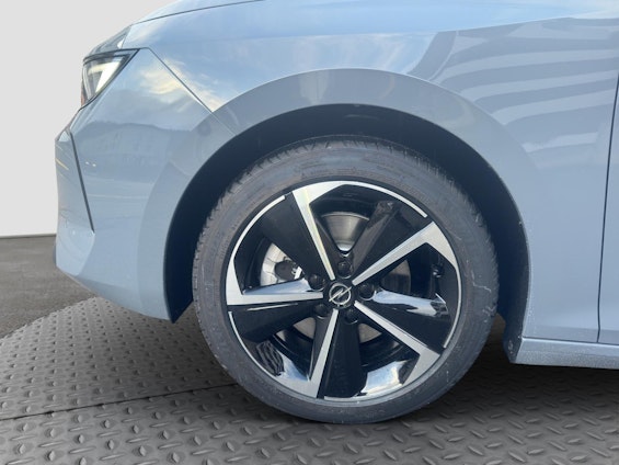 Vehicle image 8 Vehicle image 8