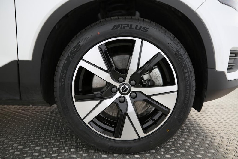 Vehicle image VOLVO XC40