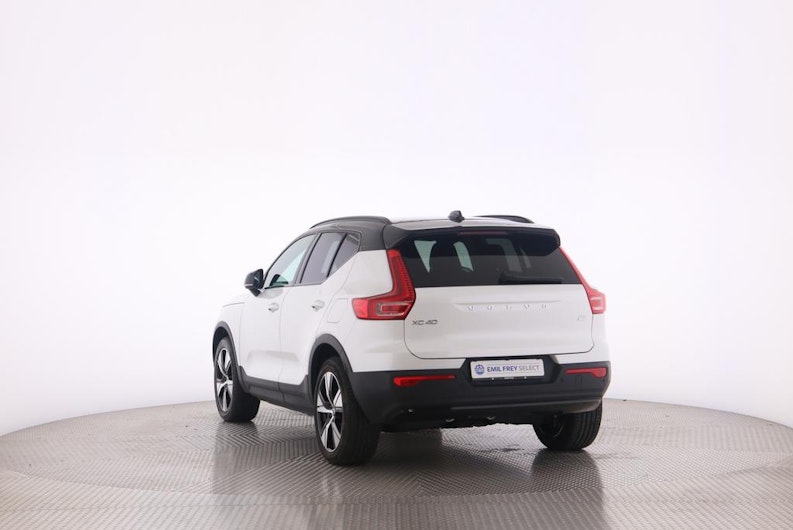 Vehicle image VOLVO XC40