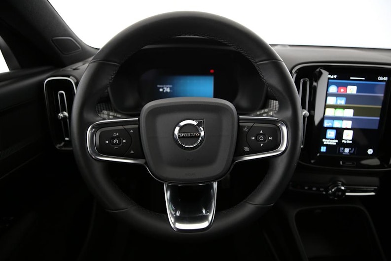 Vehicle image VOLVO XC40