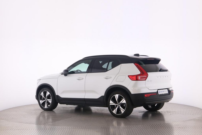 Vehicle image VOLVO XC40