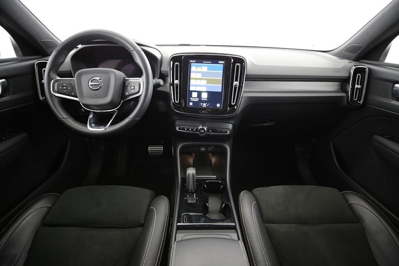 Vehicle image VOLVO XC40