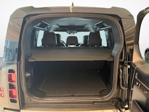 Vehicle image LAND ROVER Defender 110 3.0 D I6 300 X-Dynamic HSE