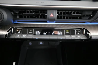https://vehicle.imgix.net/4139756/eb5060e4-290c-4248-88fd-7a5c5471820a.jpg