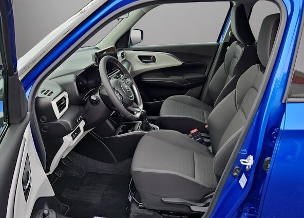 Vehicle image 4 Vehicle image 4