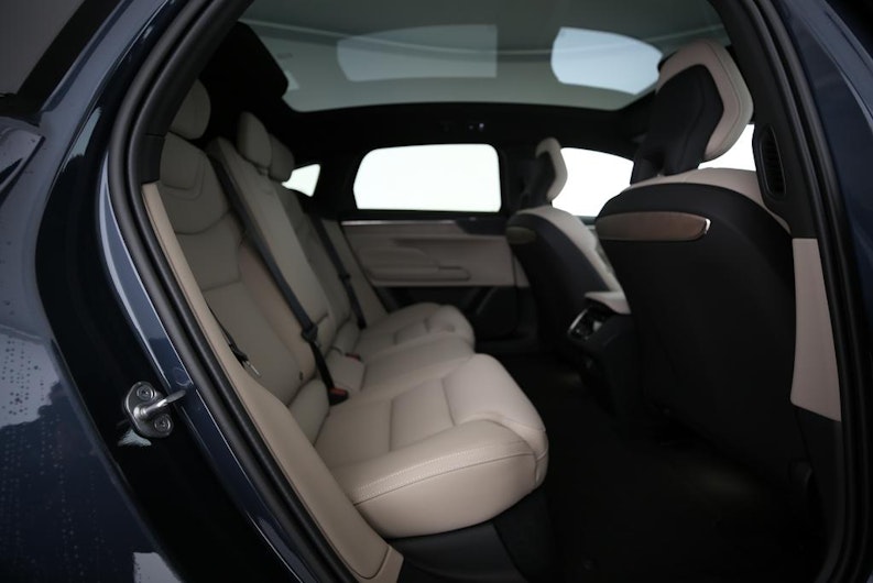 Vehicle image VOLVO ES90