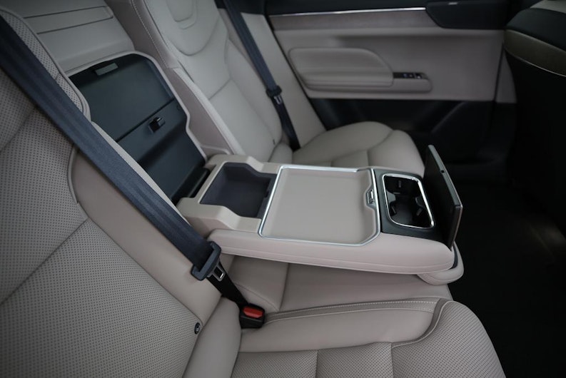 Vehicle image VOLVO ES90