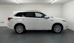 Vehicle image MITSUBISHI Outlander 2.4 PHEV Diamond+