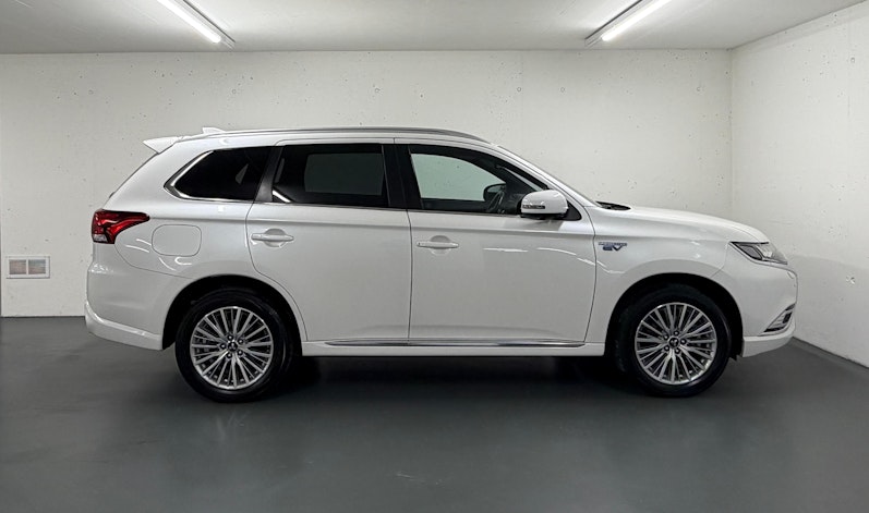 Vehicle image MITSUBISHI OUTLANDER