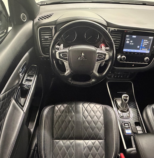 Vehicle image MITSUBISHI OUTLANDER