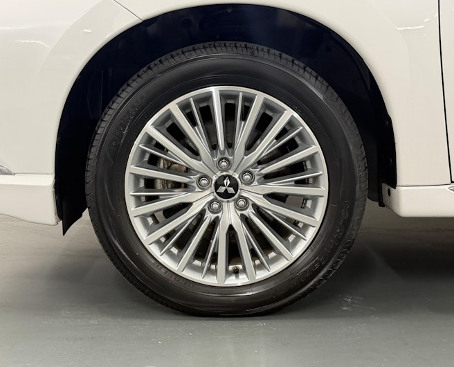 Vehicle image MITSUBISHI OUTLANDER