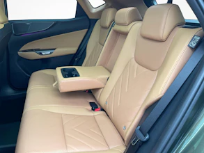 https://vehicle.imgix.net/4139798/9df88ec6-cc4e-4e49-88fa-4a39212275e3.jpg