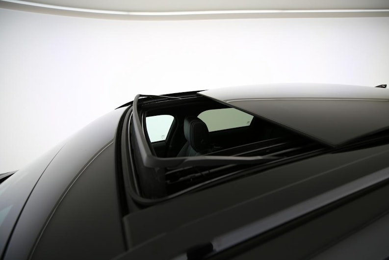 Vehicle image LAND ROVER RANGE ROVER VELAR