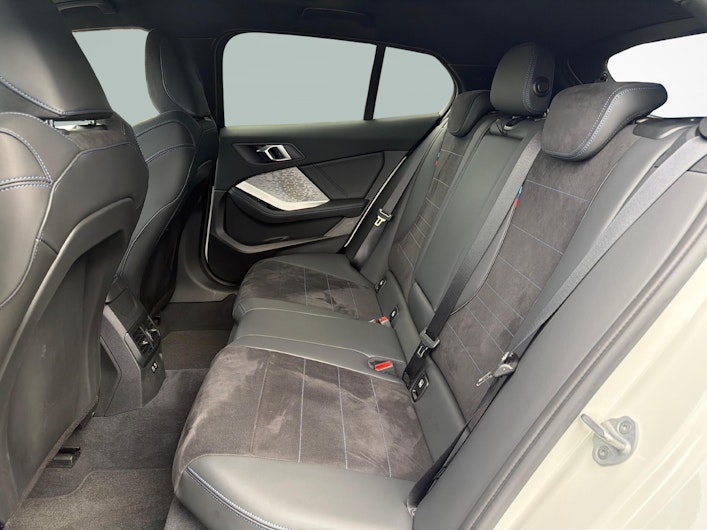 Vehicle image BMW 1 SERIES