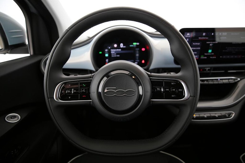 Vehicle image FIAT 500