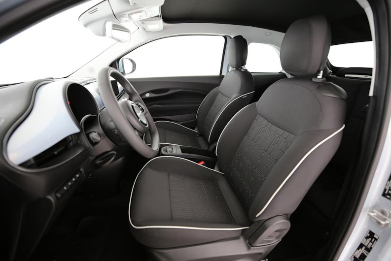 Vehicle image FIAT 500