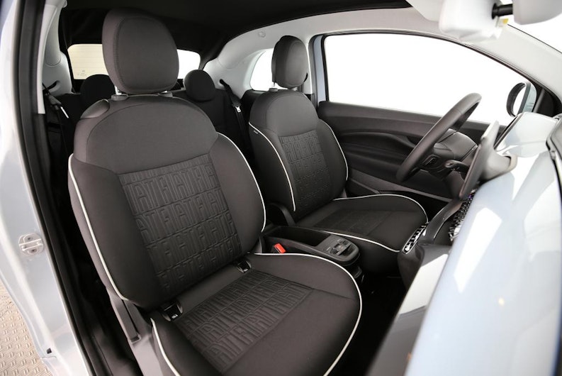 Vehicle image FIAT 500