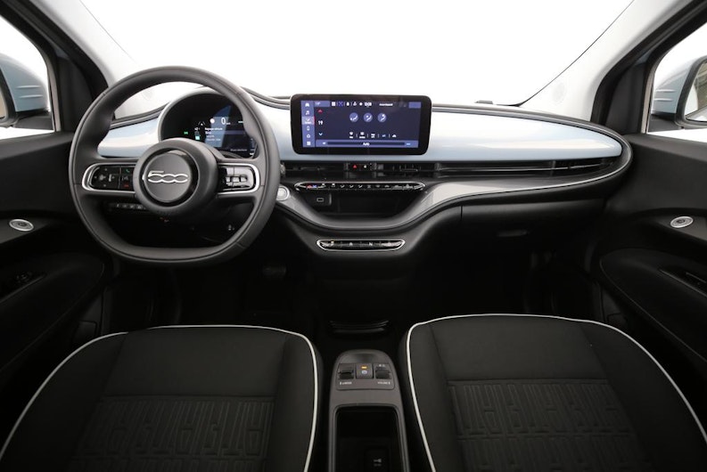 Vehicle image FIAT 500