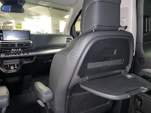 Vehicle image PEUGEOT Traveller Standard 2.0 BlueHDi 180 Business VIP S/S