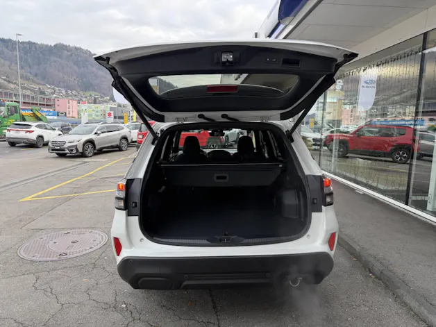 Subaru Forester Station 2.0i e-Boxer Swiss Plus