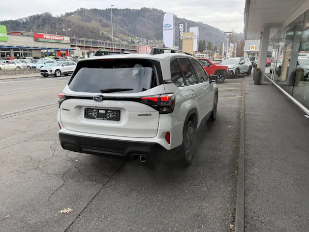 Subaru Forester Station 2.0i e-Boxer Swiss Plus