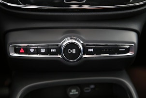 Vehicle image VOLVO XC40 E80 Twin Plus AWD