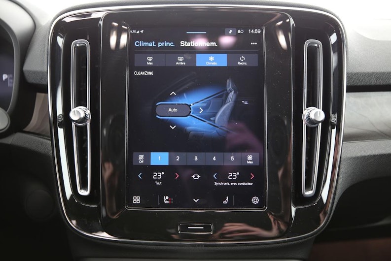 Vehicle image VOLVO XC40