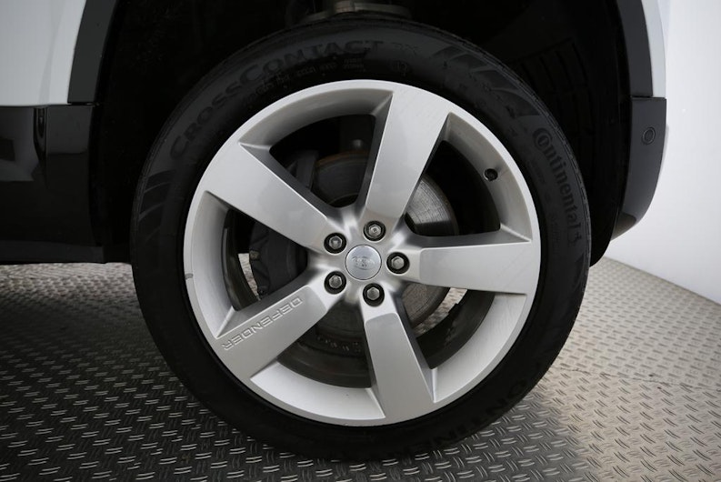 Vehicle image LAND ROVER DEFENDER