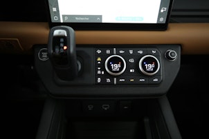 Vehicle image LAND ROVER Defender 110 2.0 P400e X-Dynamic HSE