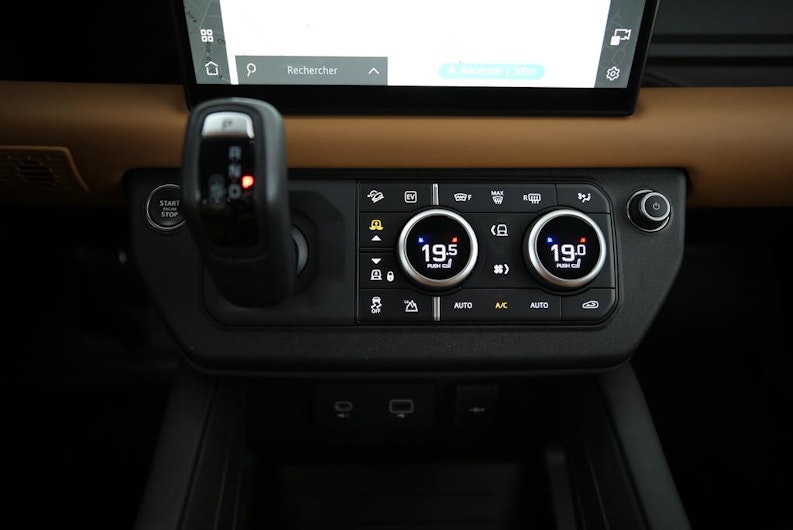 Vehicle image LAND ROVER DEFENDER