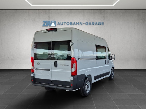 Vehicle image 4 Vehicle image 4