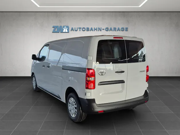 Toyota PROACE Van L1 2.2 D Advanced
