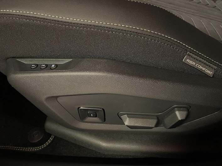 Vehicle image PEUGEOT 5008